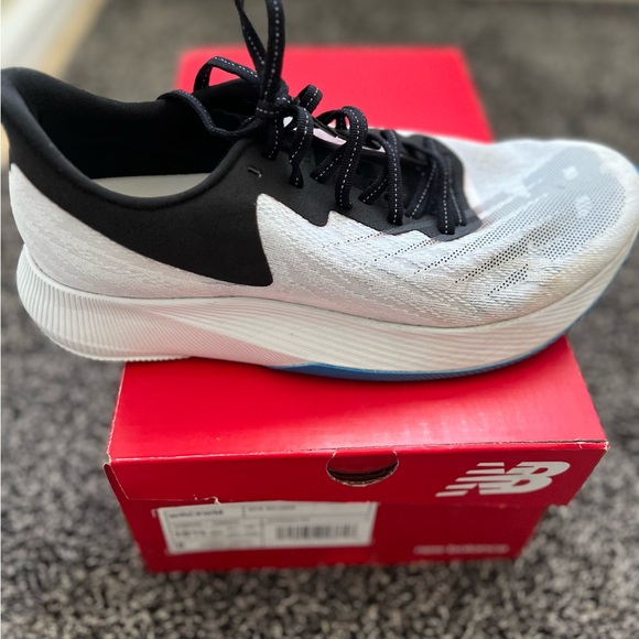 Womens New Balance Fuel Cell Trainer - 10.5 - Picture 9 of 10